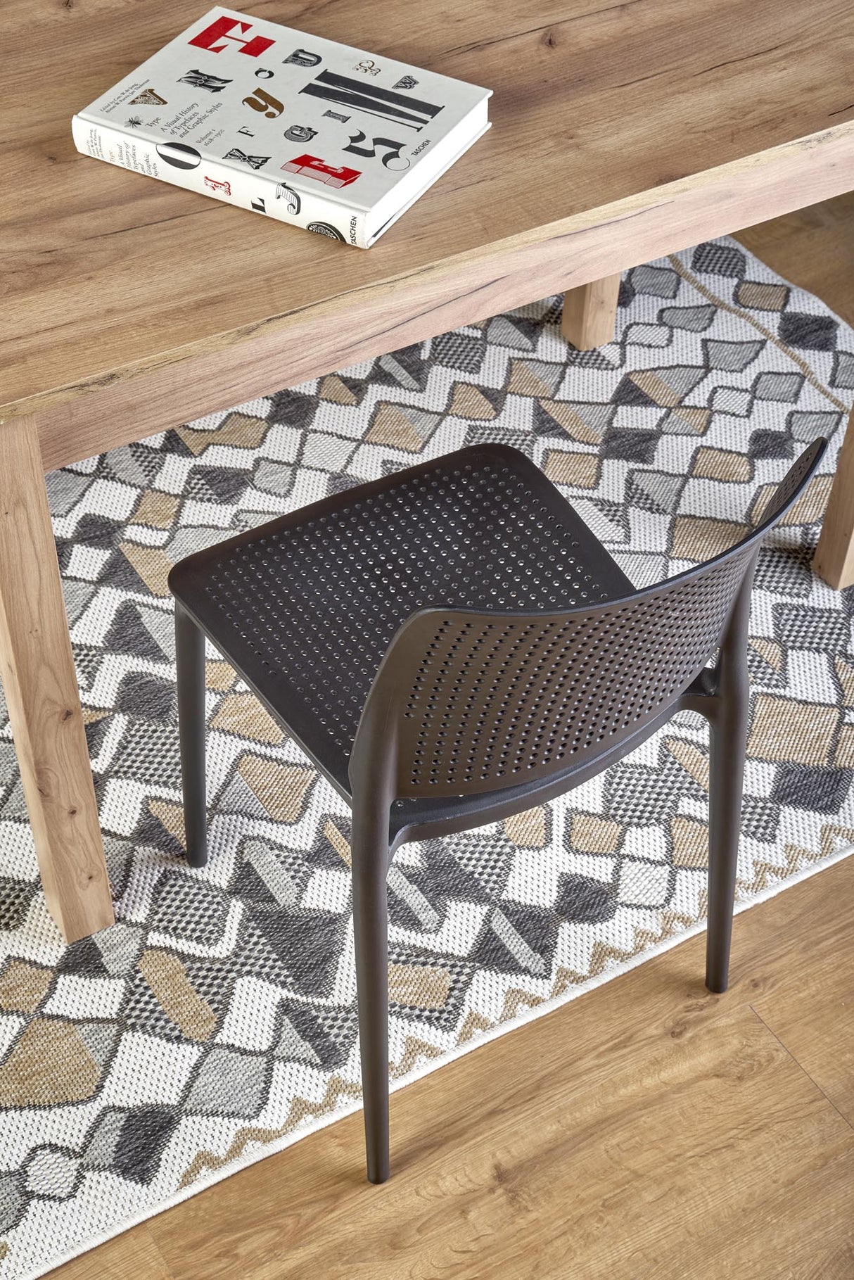 Valgomojo stalas HA1389